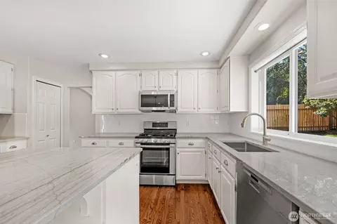 Kitchen - 5226 Narbeck Ave, Everett, WA 98203 photo 2 of 3