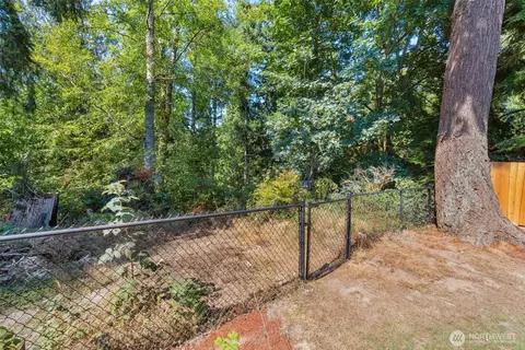 Exterior - 5226 Narbeck Ave, Everett, WA 98203 photo 8 of 10