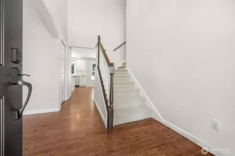 Entry Way - 5226 Narbeck Ave, Everett, WA 98203 photo 1 of 1