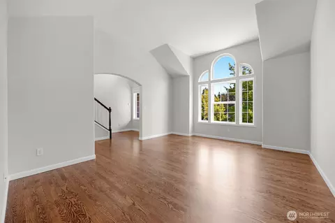 Living - 5226 Narbeck Ave, Everett, WA 98203 photo 2 of 7