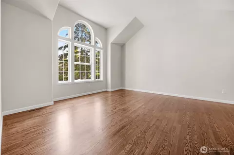 Living - 5226 Narbeck Ave, Everett, WA 98203 photo 1 of 7