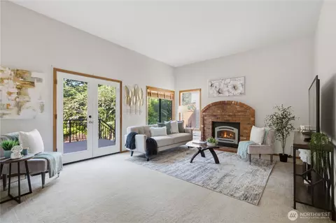 Living - 15031 93rd Pl NE, Bothell, WA 98011 photo 2 of 4