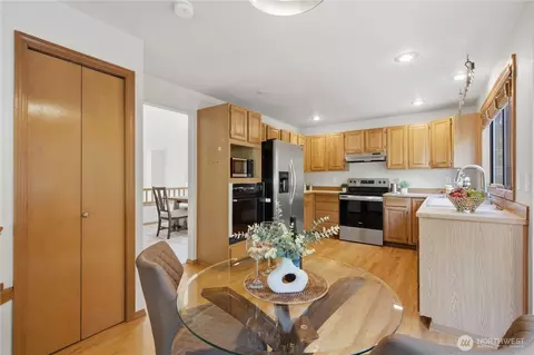Kitchen - 15031 93rd Pl NE, Bothell, WA 98011 photo 4 of 4