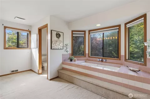 Bath - 15031 93rd Pl NE, Bothell, WA 98011 photo 2 of 6