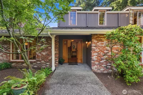 2615 93rd Pl NE, Clyde Hill, WA 98004