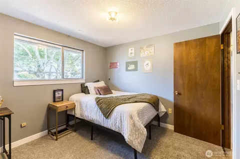 Bedroom - 26217 SE 426th St, Enumclaw, WA 98022 photo 5 of 9