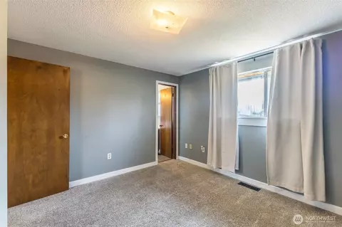 Bedroom - 26217 SE 426th St, Enumclaw, WA 98022 photo 3 of 9