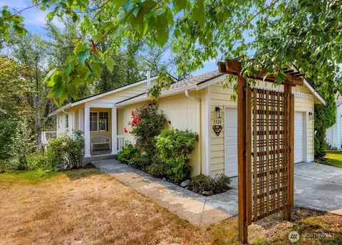1320 Fruitland Dr, Bellingham, WA 98226