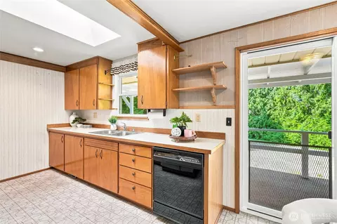 Kitchen - 12731 25th Ave SE, Everett, WA 98208 photo 2 of 2