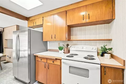 Kitchen - 12731 25th Ave SE, Everett, WA 98208 photo 1 of 2