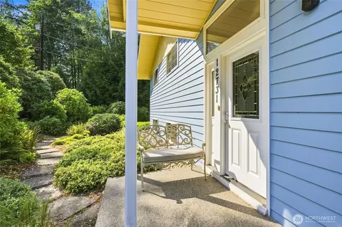 Exterior - 12731 25th Ave SE, Everett, WA 98208 photo 4 of 14