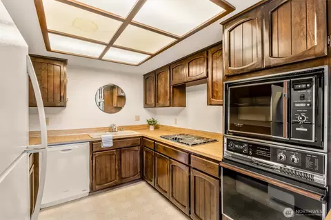 Kitchen - 2418 Euclid Ave #6, Everett, WA 98203 photo 2 of 4