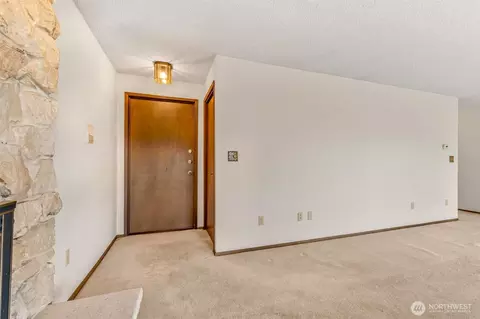 Entry Way - 2418 Euclid Ave #6, Everett, WA 98203 photo 1 of 1