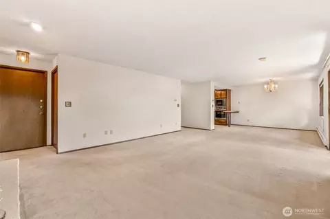 Living - 2418 Euclid Ave #6, Everett, WA 98203 photo 4 of 5