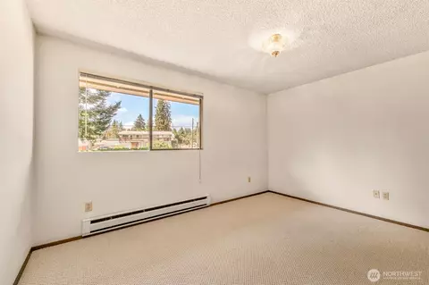 Bedroom - 2418 Euclid Ave #6, Everett, WA 98203 photo 3 of 4
