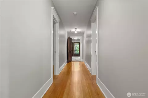 Entry Way - 917 E 20th Ave, Spokane, WA 99203 photo 3 of 4