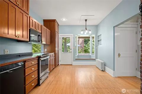 Kitchen - 917 E 20th Ave, Spokane, WA 99203 photo 2 of 4