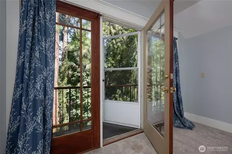 Entry Way - 917 E 20th Ave, Spokane, WA 99203 photo 4 of 4