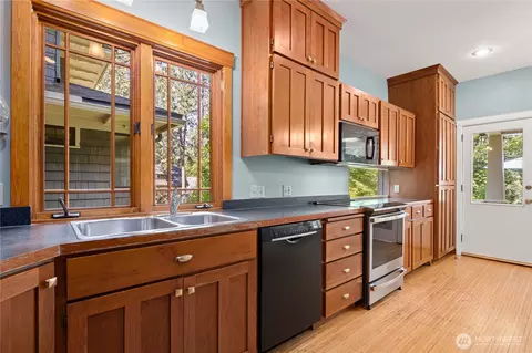 Kitchen - 917 E 20th Ave, Spokane, WA 99203 photo 1 of 4