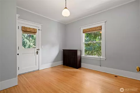 Bedroom - 917 E 20th Ave, Spokane, WA 99203 photo 3 of 10