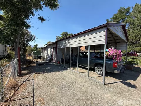 426 Hanford St, Omak, WA 98841