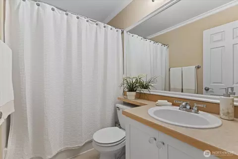 Bath - 11866 NE 162nd Ln, Bothell, WA 98011 photo 2 of 3