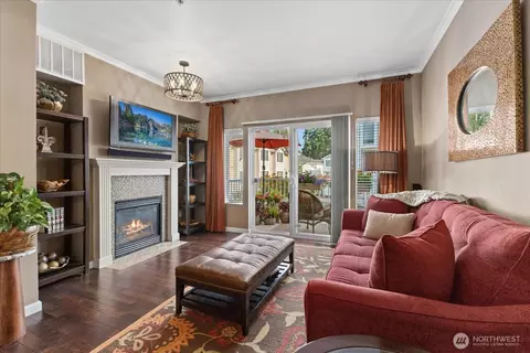 Living - 11866 NE 162nd Ln, Bothell, WA 98011 photo 1 of 4