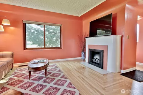 Living - 1430 W Hendrickson Rd, Sequim, WA 98382 photo 2 of 5