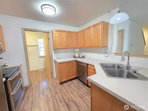 Kitchen - 20702 190th Ave E, Orting, WA 98360 photo 1 of 4