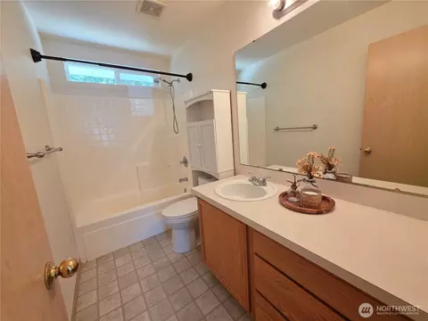 Bath - 20702 190th Ave E, Orting, WA 98360 photo 4 of 4