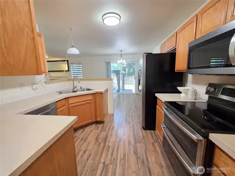 Kitchen - 20702 190th Ave E, Orting, WA 98360 photo 3 of 4