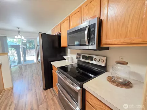 Kitchen - 20702 190th Ave E, Orting, WA 98360 photo 4 of 4