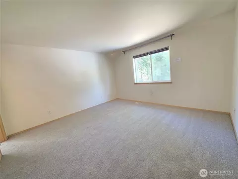 Living - 20702 190th Ave E, Orting, WA 98360 photo 6 of 6