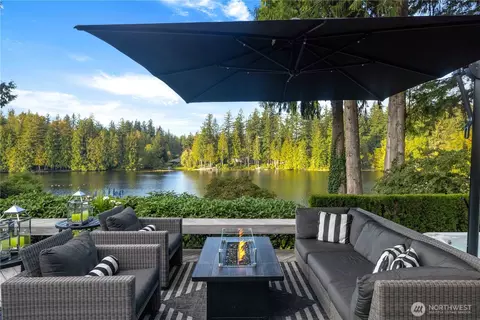 2061 E Beaver Lake Dr SE, Sammamish, WA 98075