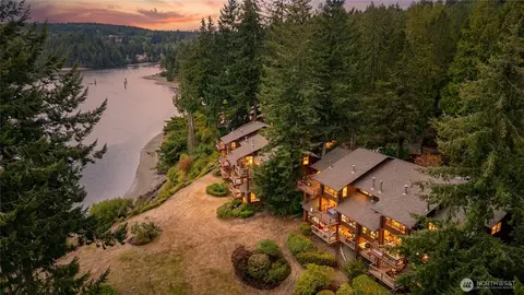 41 N Bay Ln #1, Port Ludlow, WA 98365