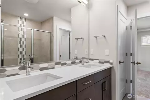 Bath - 17917 Sunset Rd, Bothell, WA 98012 photo 3 of 4