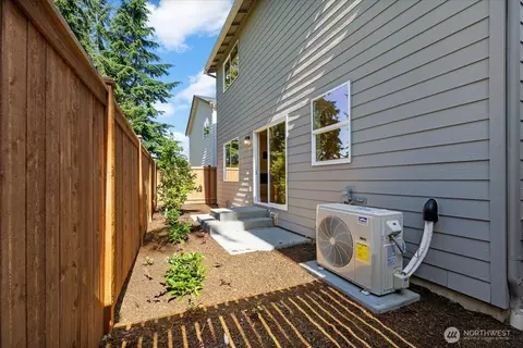 Exterior - 17917 Sunset Rd, Bothell, WA 98012 photo 2 of 2