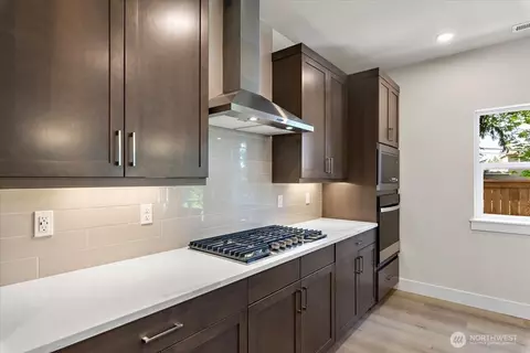 Kitchen - 17917 Sunset Rd, Bothell, WA 98012 photo 4 of 4