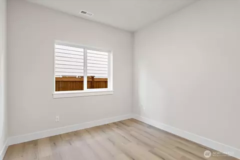 Bedroom - 17917 Sunset Rd, Bothell, WA 98012 photo 2 of 8