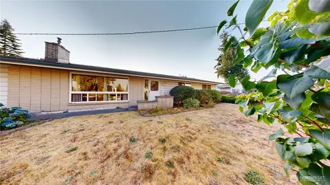 Exterior - 7828 Highland Dr, Everett, WA 98203 photo 4 of 15
