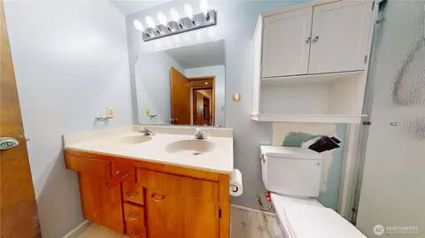 Bath - 7828 Highland Dr, Everett, WA 98203 photo 1 of 3