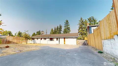 Exterior - 7828 Highland Dr, Everett, WA 98203 photo 9 of 15