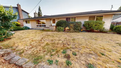 Exterior - 7828 Highland Dr, Everett, WA 98203 photo 2 of 15