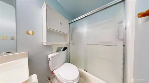 Bath - 7828 Highland Dr, Everett, WA 98203 photo 2 of 3