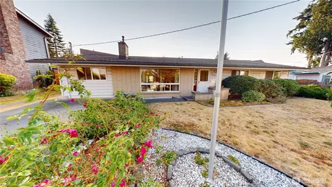 Exterior - 7828 Highland Dr, Everett, WA 98203 photo 3 of 15