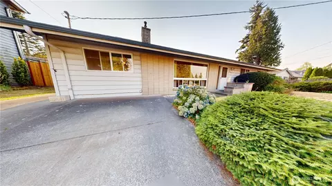 Exterior - 7828 Highland Dr, Everett, WA 98203 photo 6 of 15
