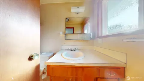 Bath - 7828 Highland Dr, Everett, WA 98203 photo 3 of 3