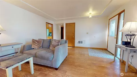 Entry Way - 7828 Highland Dr, Everett, WA 98203 photo 2 of 2