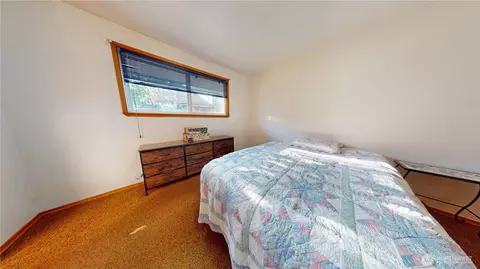 Bedroom - 7828 Highland Dr, Everett, WA 98203 photo 2 of 4