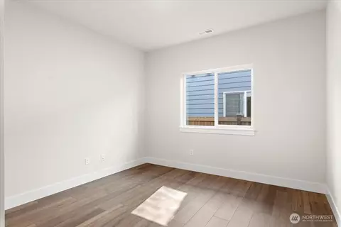 Bedroom - 17919 Sunset Rd, Bothell, WA 98012 photo 2 of 8